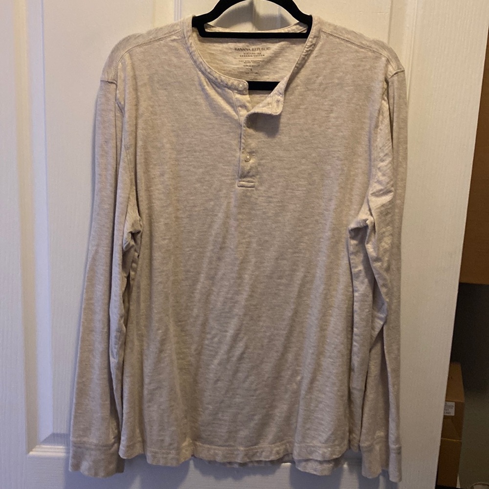 Banana Republic vintage long sleeve tee in Oatmeal.